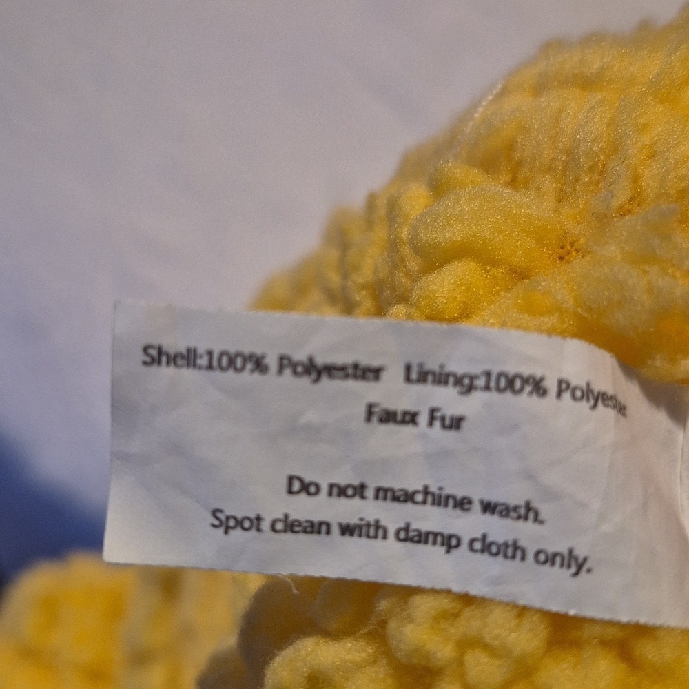 Winnie the Pooh women's M/L sherpa slippers, have gripper dots on bottom VGUC - Picture 5 of 5